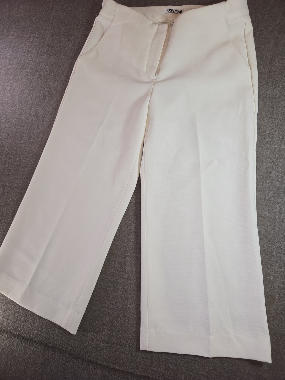 Express Women's Cream Capri Wide-Leg Business, Graduation Trousers Size 6